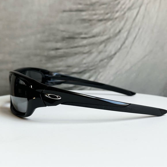 🕶️OAKLEY 🕶️ Valve Black Sunglasses OO9236 - Picture 10 of 15